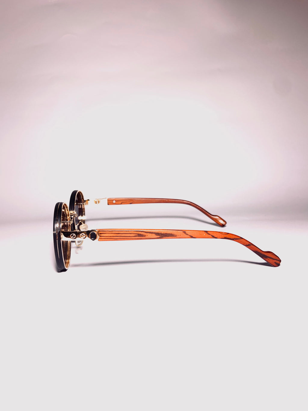 Vintage Round Wood Temple Sunglasses – Black & Gold