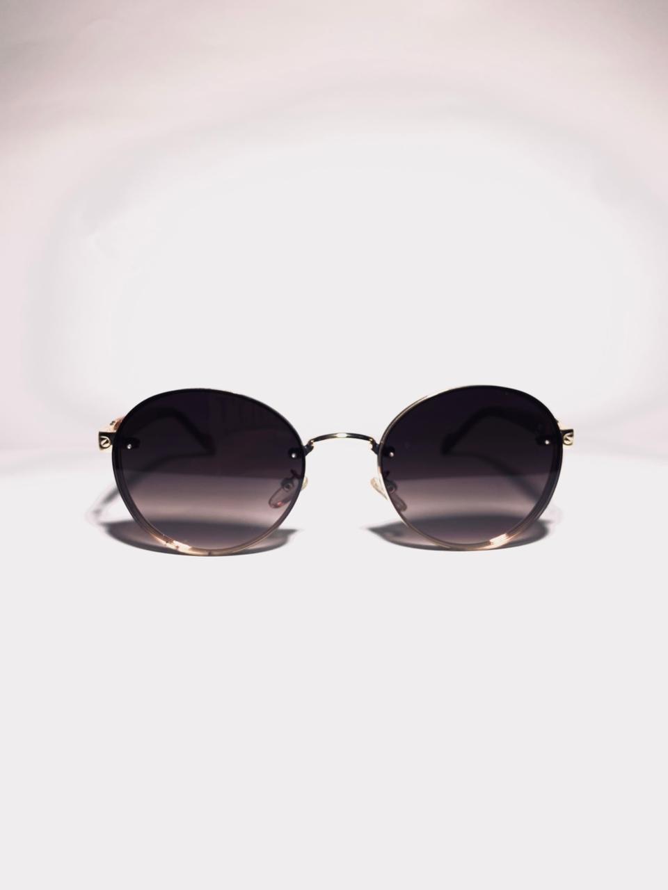 Vintage Round Wood Temple Sunglasses – Black & Gold